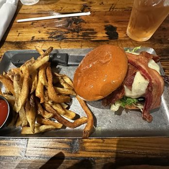 Avenue Pub - Northbank - Bacon Burger and Fries - Pubs Near Me - Tuscaloosa, Alabama Avenue Pub - Northbank - Bacon Burger and Fries - Pubs Near Me - Tuscaloosa, Alabama