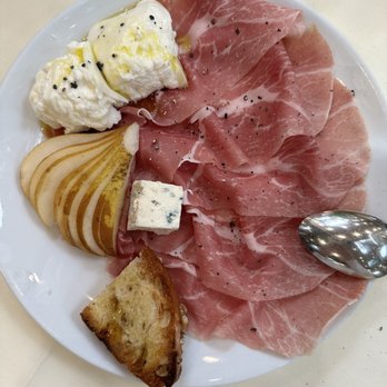 Il Pastaio - Prosciutto - Italian Near Me - Beverly Hills, California Il Pastaio - Prosciutto - Italian Near Me - Beverly Hills, California
