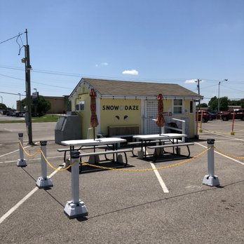 Snow Daze - a picnic table in a parking lot - Shaved Snow Near Me - Oklahoma City, Oklahoma Snow Daze - a picnic table in a parking lot - Shaved Snow Near Me - Oklahoma City, Oklahoma