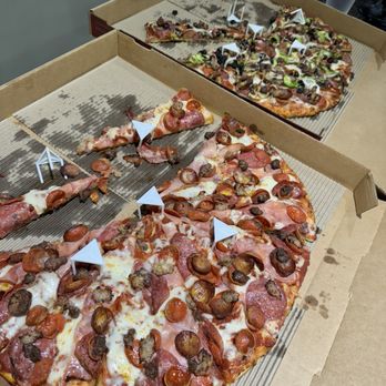 Mountain Mike's Pizza - Even the hungry men at the auto repair station couldn't finish the 20" mountain pizza pies! - Chicken Wings Near Me - Pasadena, California Mountain Mike's Pizza - Even the hungry men at the auto repair station couldn't finish the 20" mountain pizza pies! - Chicken Wings Near Me - Pasadena, California