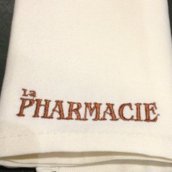 Their embroidered napkins they use indoors only.