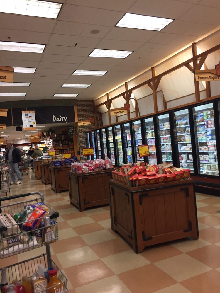 Roche Bros. - Acton Logo
