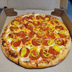 Real Good Pizza - Banana pepper and pepperoni pizza