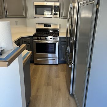 Specialist N Flooring - Flooring in kitchen. - Flooring Near Me - Corona, California Specialist N Flooring - Flooring in kitchen. - Flooring Near Me - Corona, California
