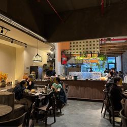 Banh Anh Em - General seating