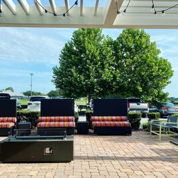 Home2 Suites by Hilton Clermont - Patio seating - Hotels Near Me - Clermont, Florida