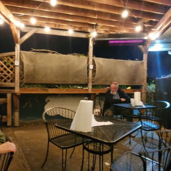 Jaspers Cafe - Covered outdoor side patio. - Burgers Near Me - Medford, Oregon