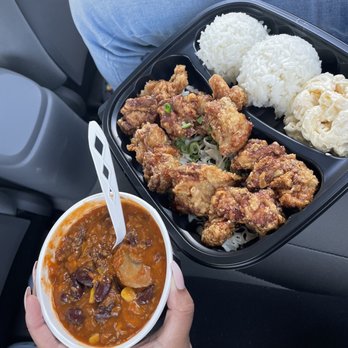 Zippy's Makiki - Vegetarian chilli and korean fried chicken plate - Diners Near Me - Honolulu, Hawaii Zippy's Makiki - Vegetarian chilli and korean fried chicken plate - Diners Near Me - Honolulu, Hawaii