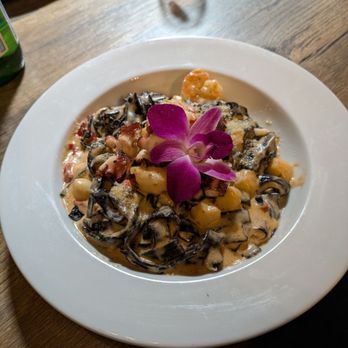 Barrel & Vine - Black Sea Alfredo - American Near Me - Lemont, Illinois