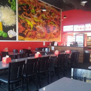 Perrotti's Pizza - Large table in the center of the Restaurant. - Pizza Near Me - Fort Worth, Texas Perrotti's Pizza - Large table in the center of the Restaurant. - Pizza Near Me - Fort Worth, Texas