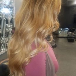 Color, Cut, and Style by Mindy.