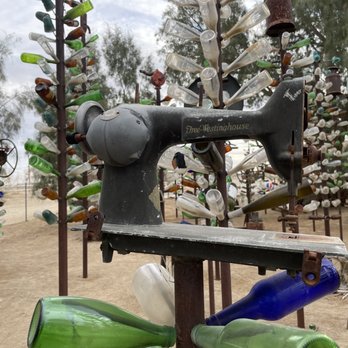 Elmer's Bottle Tree Ranch - Old sewing machine - Ranches Near Me - Oro Grande, California Elmer's Bottle Tree Ranch - Old sewing machine - Ranches Near Me - Oro Grande, California