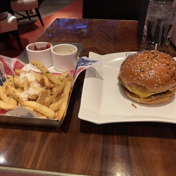 Gordon Ramsay Burger Las Vegas - Backyard burger & truffle fries - Burgers Near Me - Las Vegas, Nevada Gordon Ramsay Burger Las Vegas - Backyard burger & truffle fries - Burgers Near Me - Las Vegas, Nevada