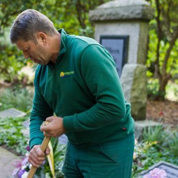 Friedhofsgärtnerei Westphal - Gardeners Near Me - Hamburg, HH Friedhofsgärtnerei Westphal - Gardeners Near Me - Hamburg, HH