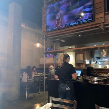 Apizza Brooklyn - Watching the heat destroy Atlanta while enjoying a nice meal - Pizza Near Me - Miami, Florida