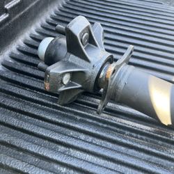 Alvarez Ironworks - This is the supposed to be brand new 3500 lb axle that seems to me to be used