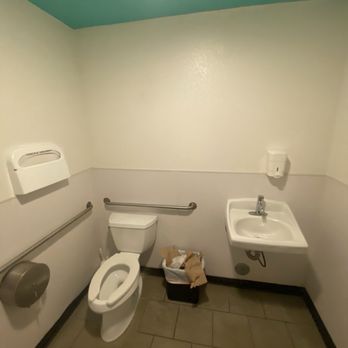 Bubbles Laundromat Santa Clarita - Bathroom - Laundromat Near Me - Newhall, California Bubbles Laundromat Santa Clarita - Bathroom - Laundromat Near Me - Newhall, California