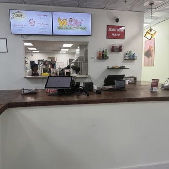 Reddy Wings - Front desk - Chicken Wings Near Me - Landover, Maryland