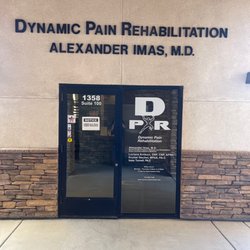 Dynamic Pain Rehabilitation - Entrance to the empty waiting room.