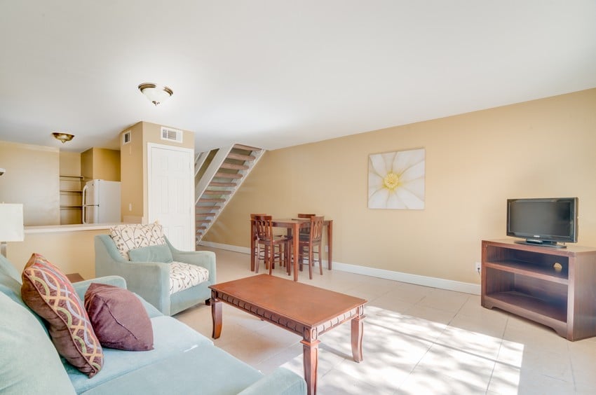 WOODLAND TOWNS APARTMENTS Updated August 2024 10 Photos 1667