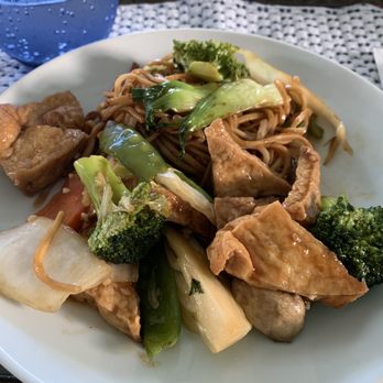 Dragon King Restaurant - Vegetable chow mein and fried tofu with vegetables - Chinese Near Me - Canoga Park, California
