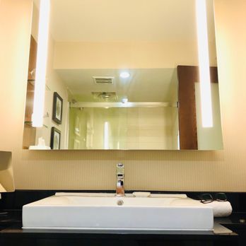 Delta Hotels Milwaukee Northwest - Clean sink counter - Hotels Near Me - Menomonee Falls, Wisconsin Delta Hotels Milwaukee Northwest - Clean sink counter - Hotels Near Me - Menomonee Falls, Wisconsin