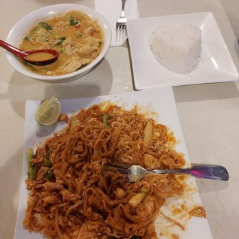 Panang Thai Cuisine - Panang curry with white rice in a cute little heart shape - Thai Near Me - Lafayette, Colorado