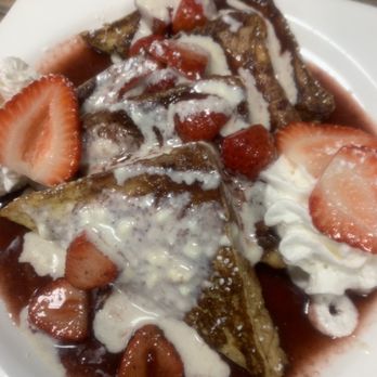 Vinny's Lunchbox - Omg! My son and me ordered this Strawberry & cream French toast it was incredible ! Sweet & delicious strawberry's were amazing - American Near Me - Brooklyn, New York