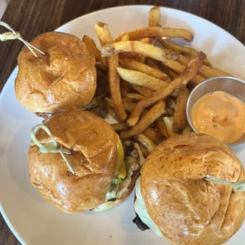Little Honeycomb - Sliders and fries - Salad Near Me - Winnetka, Illinois Little Honeycomb - Sliders and fries - Salad Near Me - Winnetka, Illinois