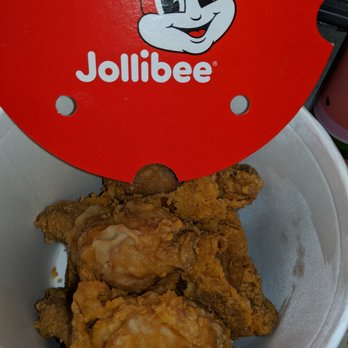Jollibee - Bucket of Fried Chicken - only consisted of 6 pieces (3 drumsticks and 3 thighs) and a container of gravy, for $9.99. - Fast Food Near Me - Woodside, New York