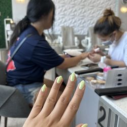 HERA Nails & Spa - Chrome nails are the best nails
