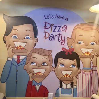 Little Italian Pizza - a family eating pizza - Pizza Near Me - Clearwater, Florida Little Italian Pizza - a family eating pizza - Pizza Near Me - Clearwater, Florida