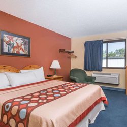 Super 8 by Wyndham Baxter/Brainerd Area - Guest room