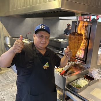 El Paisa - El maestro del trompo!!! - Tacos Near Me - Cabo San Lucas, BCS