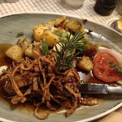 Zwiebelrostbraten mit Bratkartoffeln 29,90 Euro