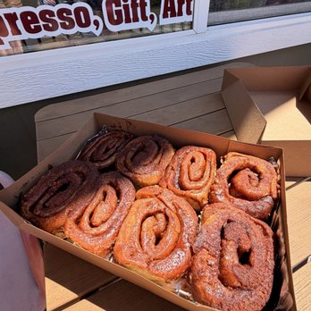 Cinnamon Roll Bakery and Cafe - Coffee & Tea Near Me - Mariposa, California
