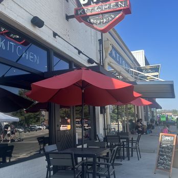 940's Kitchen & Cocktails - New American Near Me - Denton, Texas