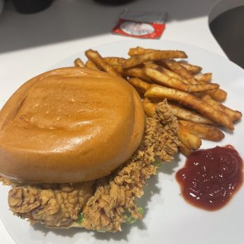 Halal-N-out - Crispy Chicken Sandwich - Halal Near Me - Brooklyn, New York