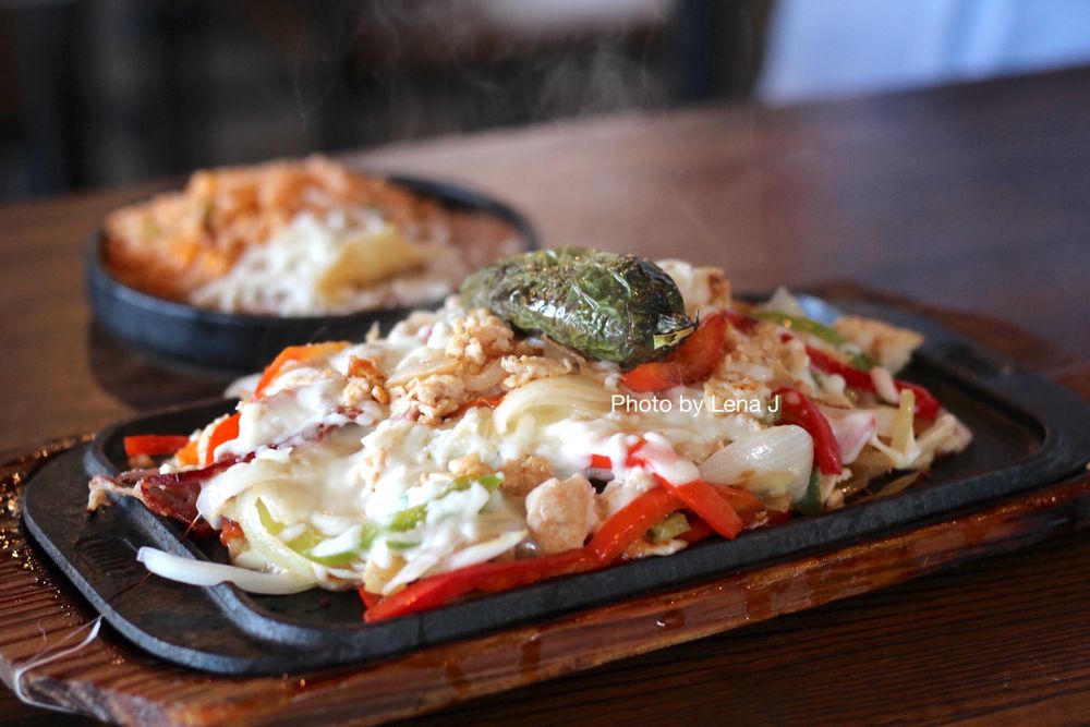 Social spots from Taqueria Los Comales