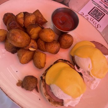 Sonsie - Eggs Benedict - New American Near Me - Boston, Massachusetts Sonsie - Eggs Benedict - New American Near Me - Boston, Massachusetts
