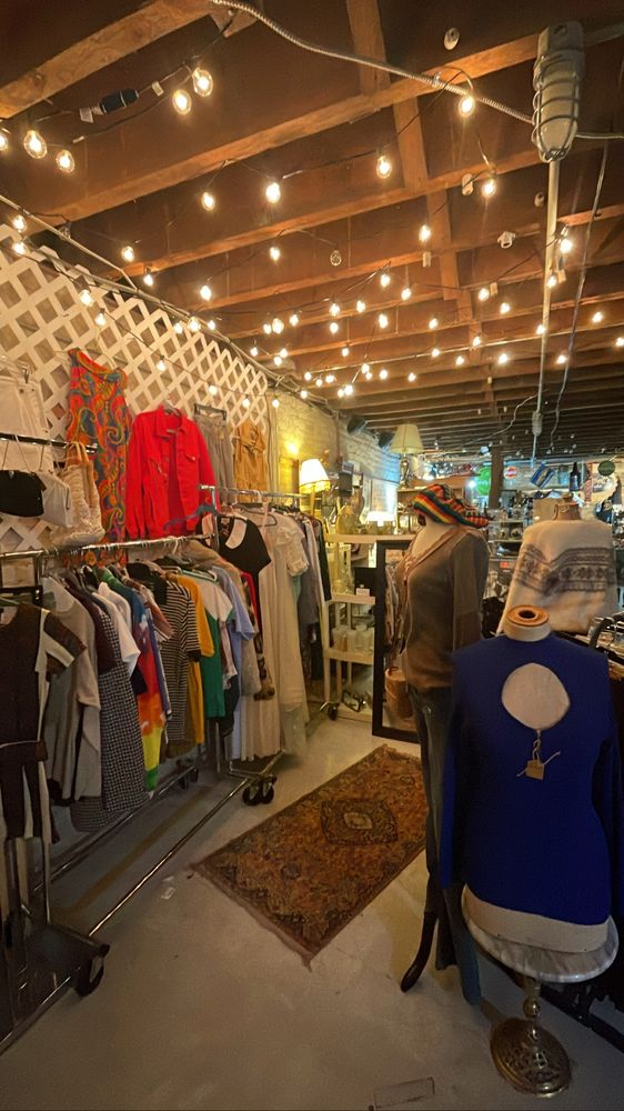 FLIPPED FITS THRIFT Updated March 2025 209 W San Antonio St, New Braunfels, Texas Used