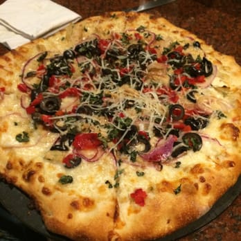 Casa Mia - Chicken pizza with three cheese - Italian Near Me - Puyallup, Washington Casa Mia - Chicken pizza with three cheese - Italian Near Me - Puyallup, Washington