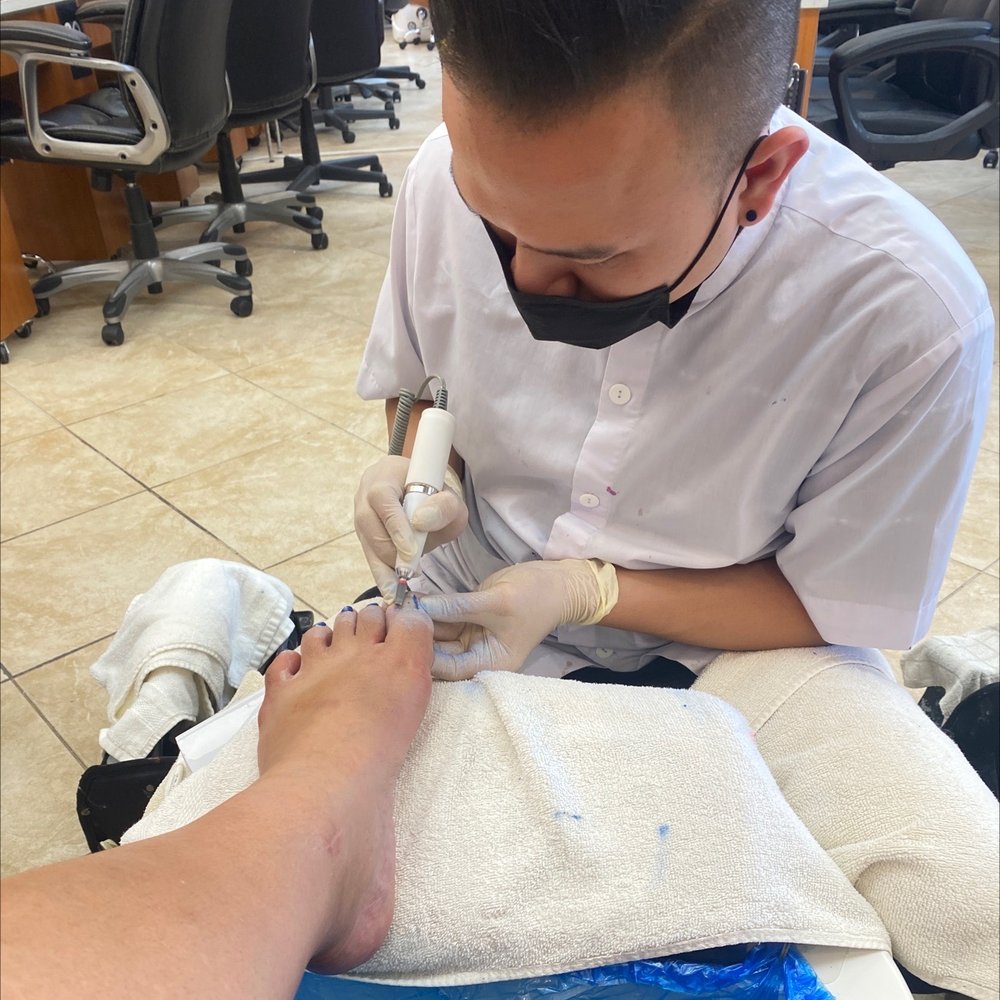 Royal Nails - Travis doing his thang - Nail Salons Near Me - Kapolei, Hawaii Royal Nails - Travis doing his thang - Nail Salons Near Me - Kapolei, Hawaii