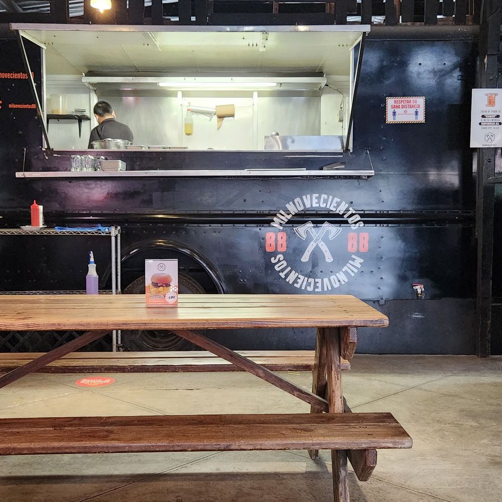 mil novecientos88 - Food trucks serve as the kitchen inside this cool hamburger restaurant. - Burgers Near Me - Ensenada, BCN