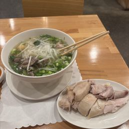 Chicken Pho with Giblets (Phở Ga Nam An) Chicken Pho with Giblets (Phở Ga Nam An)