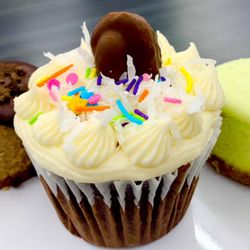 City Line Store - Cafe - Cheesecakes and Cupcakes