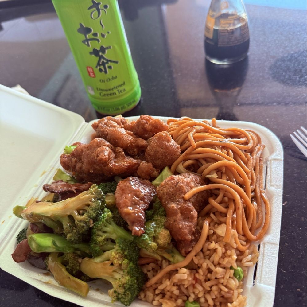 2 Entree plate with Broccoli Beef and Salt & Pepper Chicken 2 Entree plate with Broccoli Beef and Salt & Pepper Chicken
