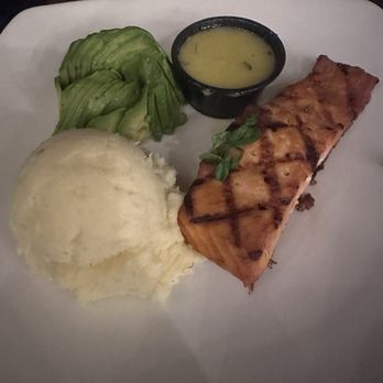 Cafe on 27 - Salmon fillet - Breakfast & Brunch Near Me - Topanga, California