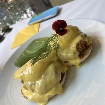 The Lemon Tree - Jumbo Lump Crab Cake Benedict - YOU MUST TRY - Cocktail Bars Near Me - Bend, Oregon