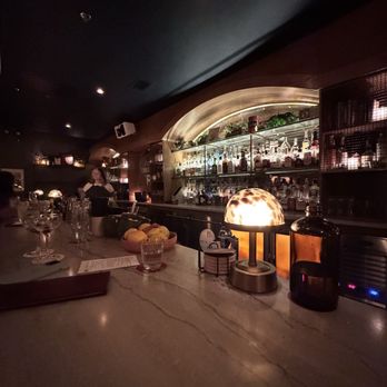 Bisous - Interior - Cocktail Bars Near Me - Chicago, Illinois